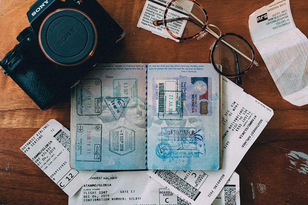 Паспорт и страховка на визу